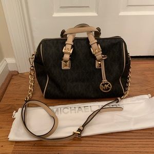 Michael Kors Crossbody $54 SOLID OFFER